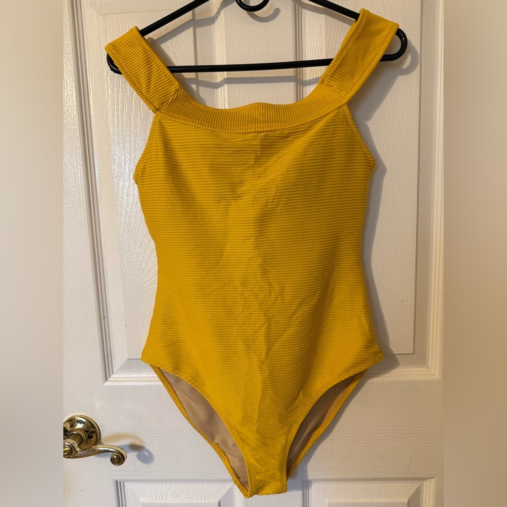OLD NAVY Yellow swimsuit for women